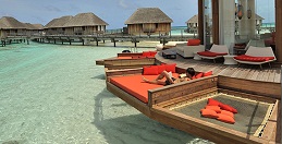 Een duik in het heldere water van de Maldiven